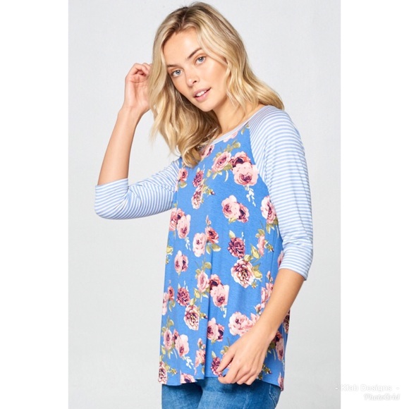 🥰LAST 1! Pretty Blue Floral/Pinstripe Top! - Picture 7 of 7